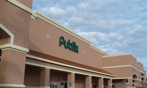 Chinese food, liquor store, and other storefronts. . Publix super market at midpoint center